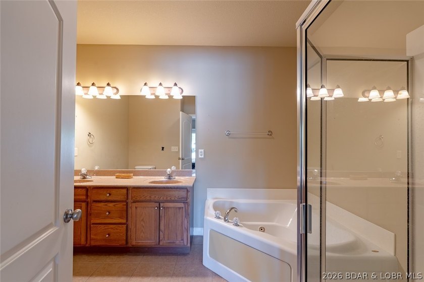 Experience low-maintenance lake living in this well-maintained - photo 10