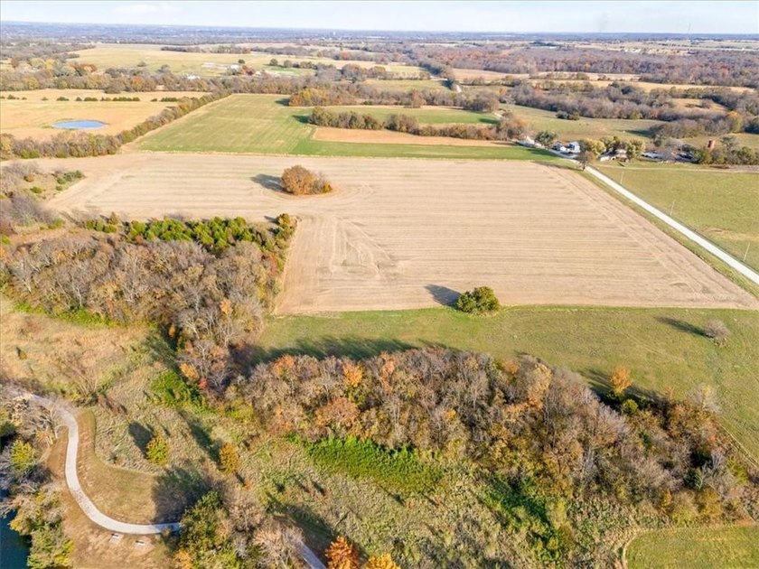 Welcome to an exceptional investment opportunity! Presenting a - photo 5