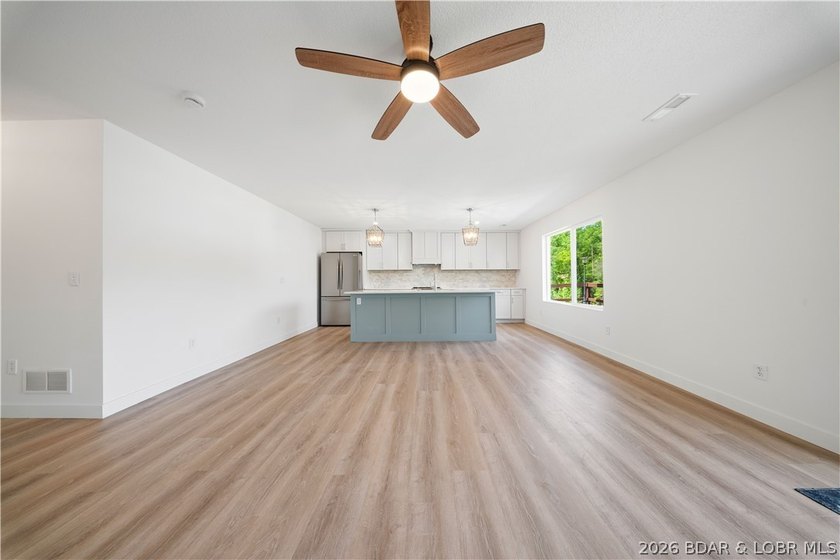Cove location with 100 feet of lakefront, this beautifully - photo 7