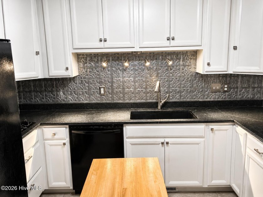 Great three bedroom two bath home with detached garage/workshop - photo 7