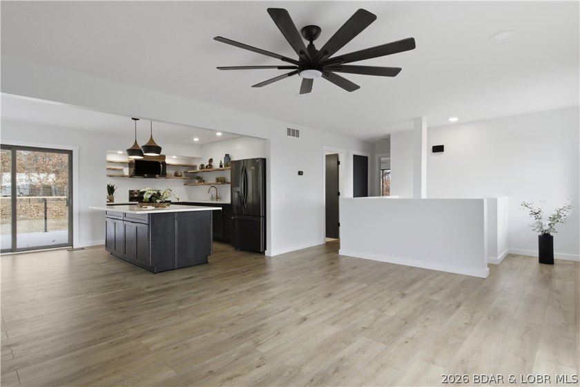 Newley Renovated Throughout!!!! Welcome to this stunning 4 - photo 2