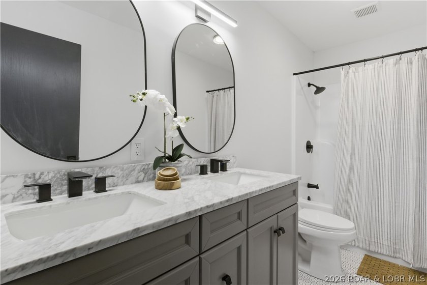 Newley Renovated Throughout!!!! Welcome to this stunning 4 - photo 10