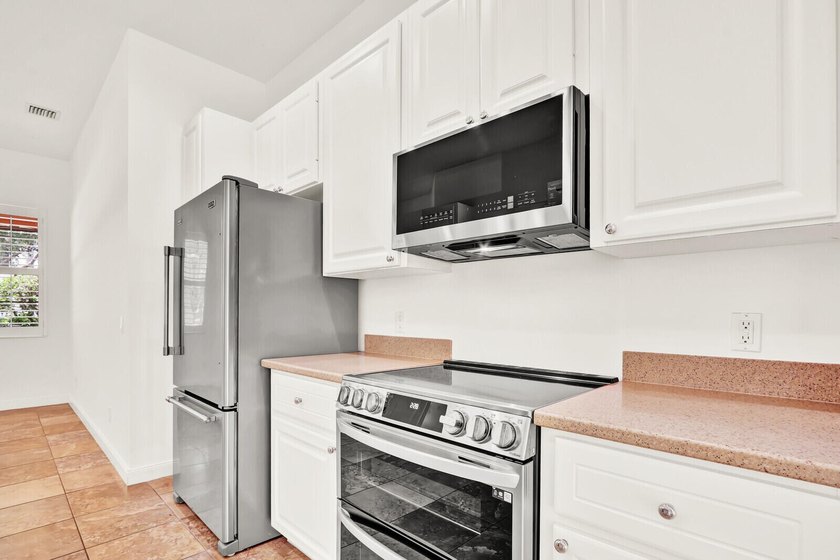 Rarely available single-story pool home in the highly - photo 11