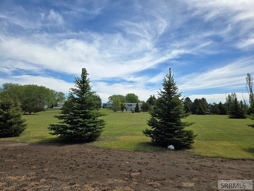 Beautiful country home on over 3 and a half acres. This home has - photo 4