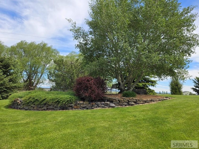 Beautiful country home on over 3 and a half acres. This home has - photo 8