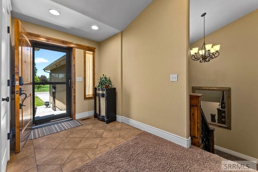 Welcome to luxury living in the prestigious Jefferson Hills Golf - photo 8