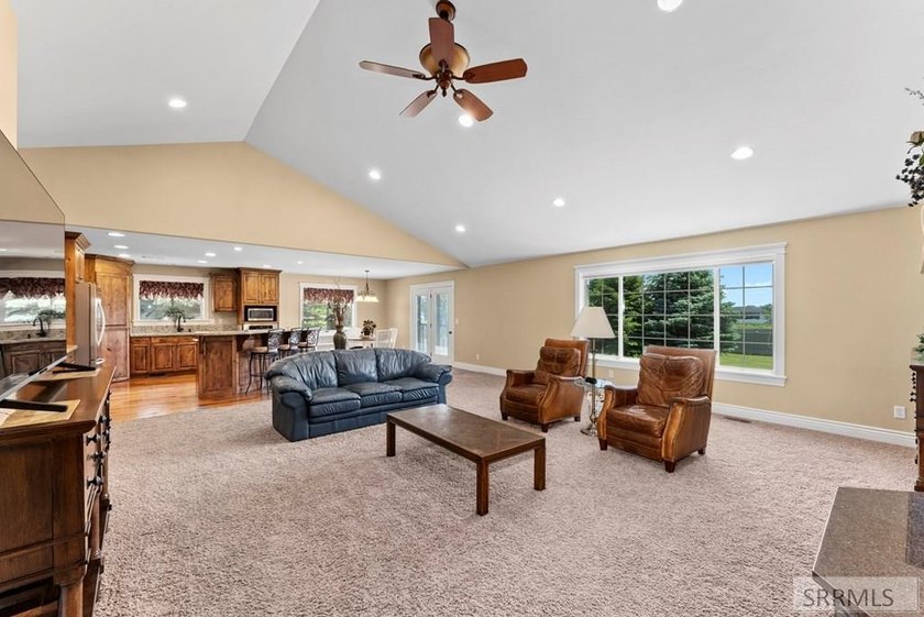 Welcome to luxury living in the prestigious Jefferson Hills Golf - photo 9