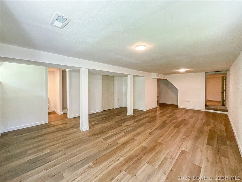 Renovated Ranch home in quiet location, last house on a dead end - photo 19