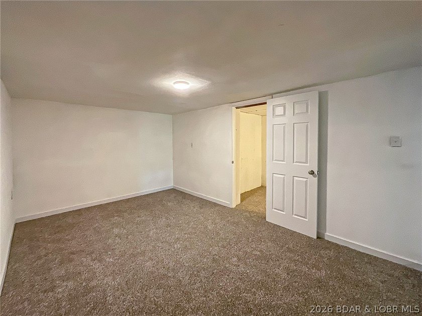 Renovated Ranch home in quiet location, last house on a dead end - photo 21