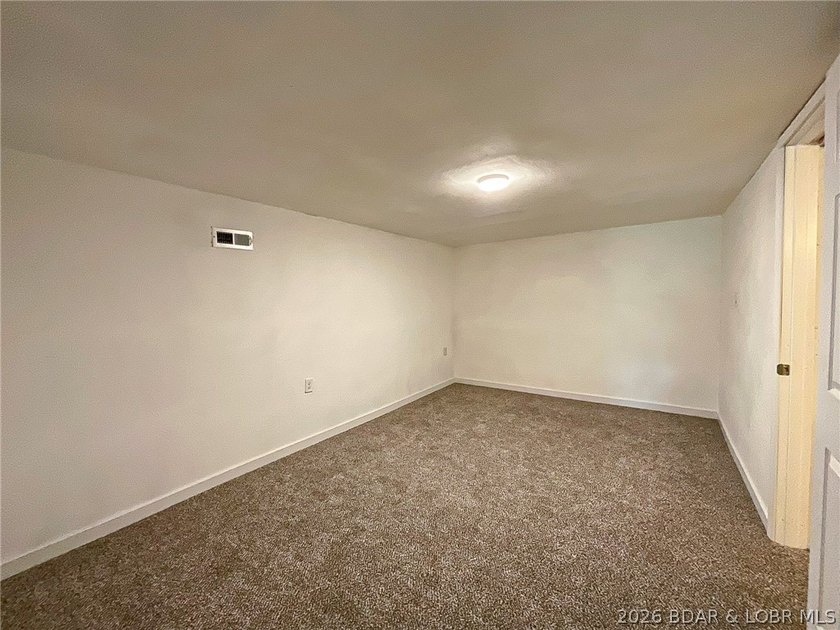 Renovated Ranch home in quiet location, last house on a dead end - photo 22