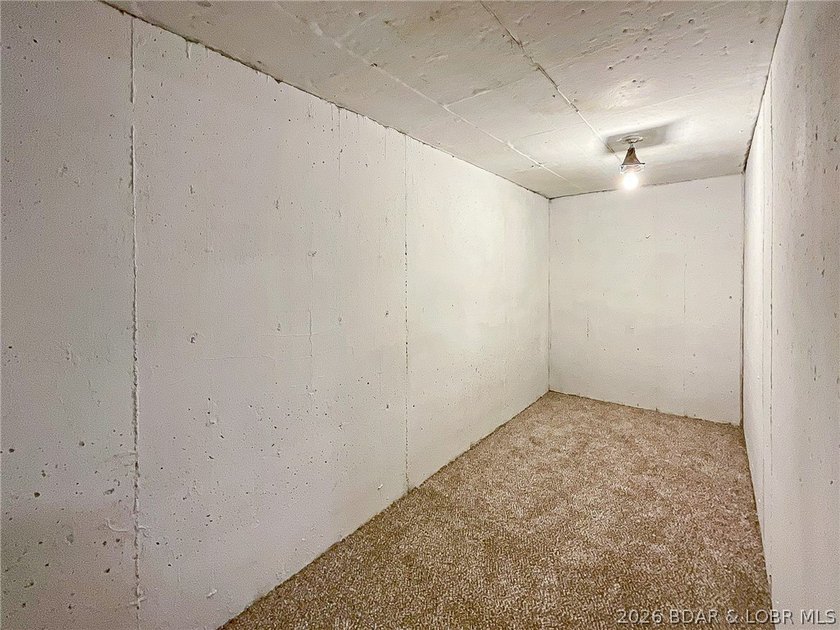 Renovated Ranch home in quiet location, last house on a dead end - photo 23