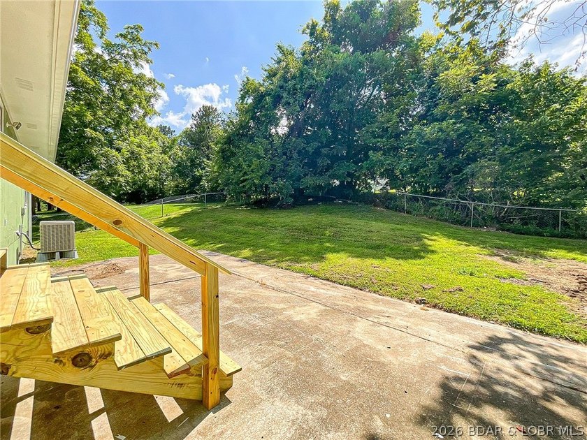Renovated Ranch home in quiet location, last house on a dead end - photo 29