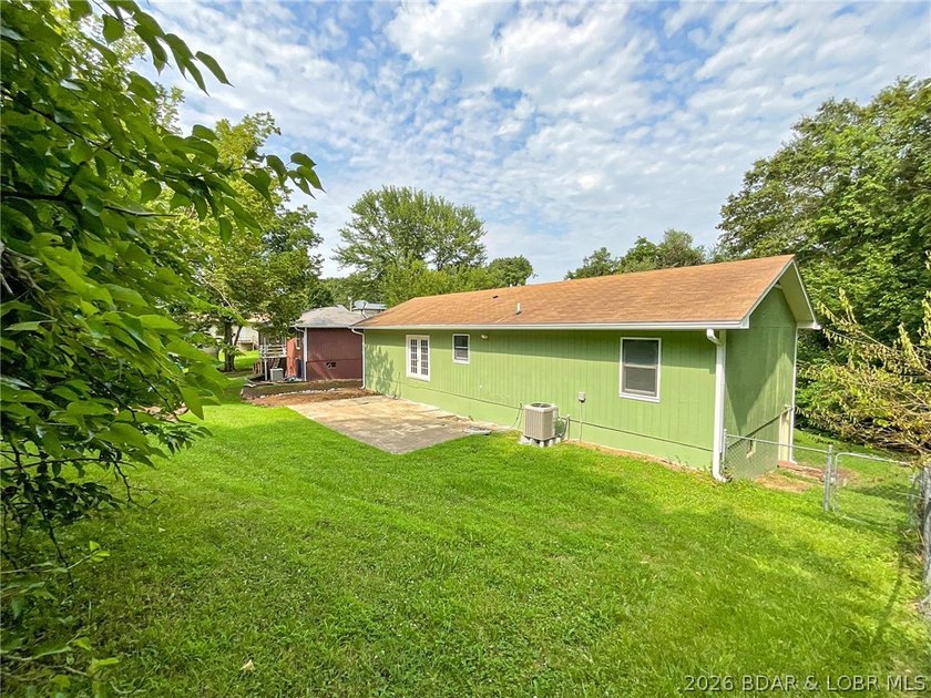 Renovated Ranch home in quiet location, last house on a dead end - photo 30