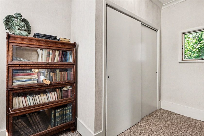 Spacious Center Entrance Colonial with nearly 2200 Square Feet - photo 5