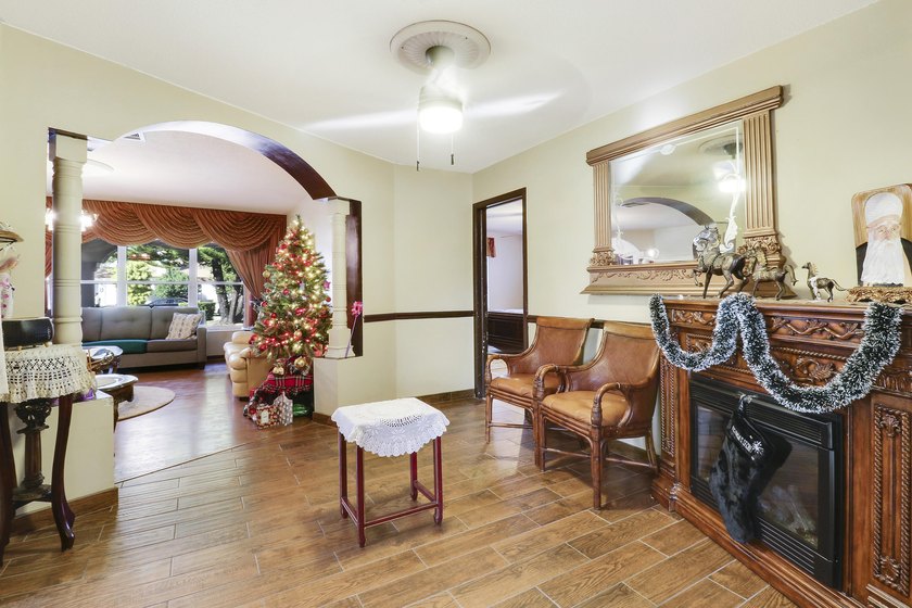 Spacious pool home in the desirable neighborhood of Garden Isles - photo 11