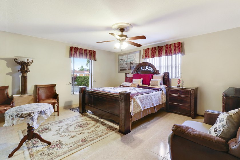 Spacious pool home in the desirable neighborhood of Garden Isles - photo 22