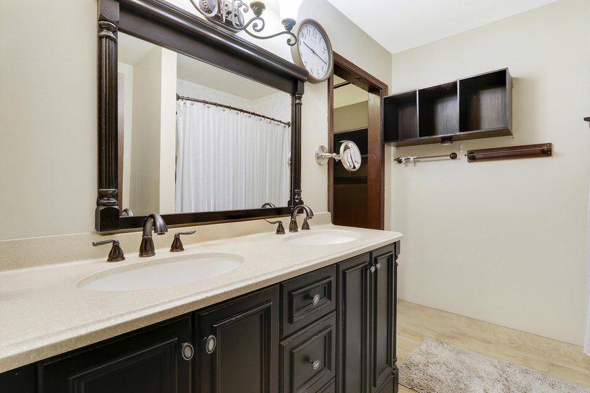 Spacious pool home in the desirable neighborhood of Garden Isles - photo 24