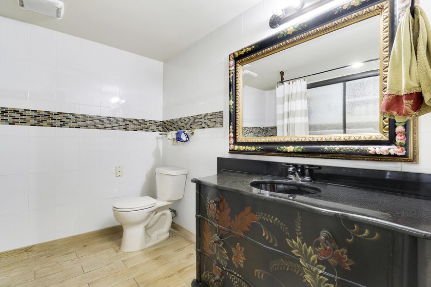 Spacious pool home in the desirable neighborhood of Garden Isles - photo 25