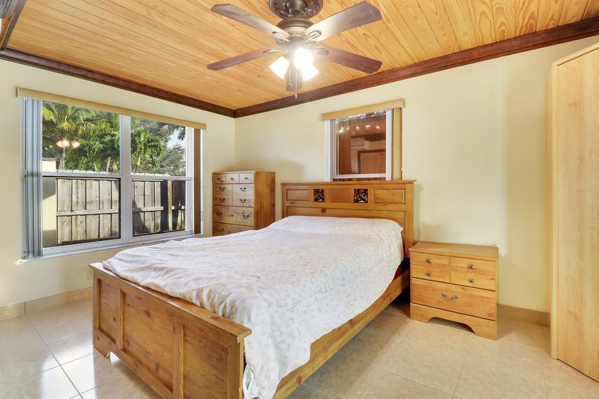 Spacious pool home in the desirable neighborhood of Garden Isles - photo 26