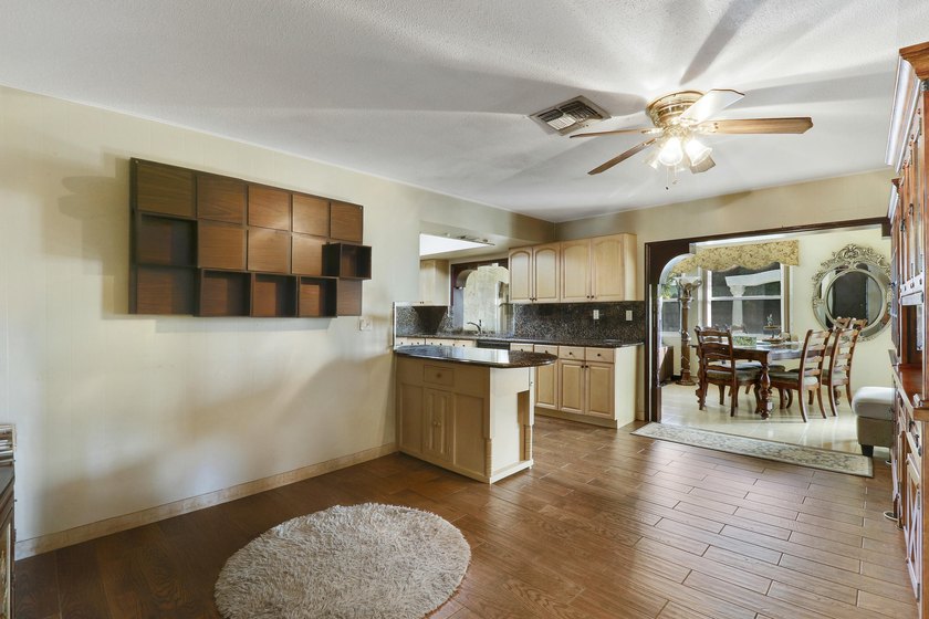 Spacious pool home in the desirable neighborhood of Garden Isles - photo 33