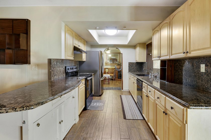 Spacious pool home in the desirable neighborhood of Garden Isles - photo 34