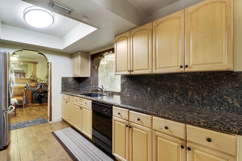 Spacious pool home in the desirable neighborhood of Garden Isles - photo 36