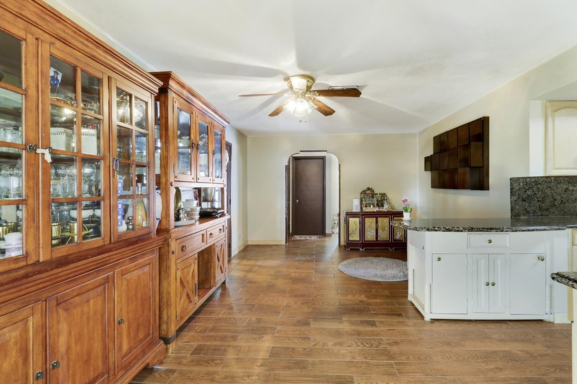 Spacious pool home in the desirable neighborhood of Garden Isles - photo 38