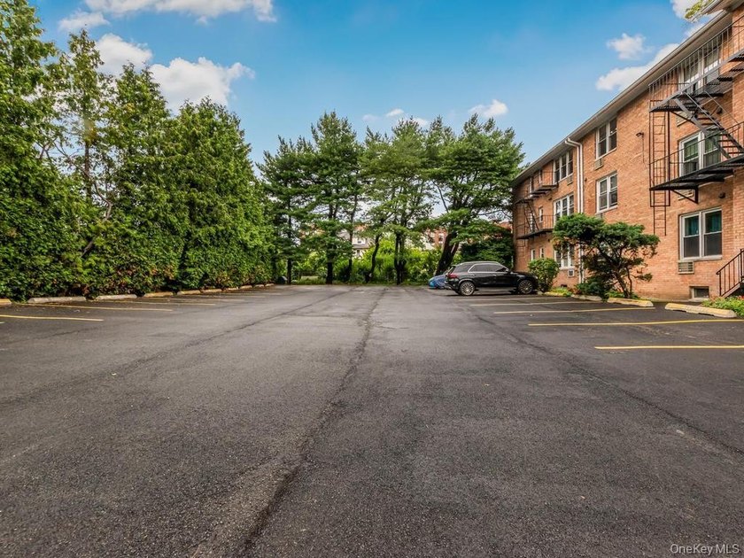 Welcome home to this charming 1-bedroom top-floor walk-up - photo 12