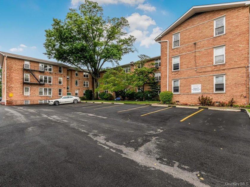 Welcome home to this charming 1-bedroom top-floor walk-up - photo 14