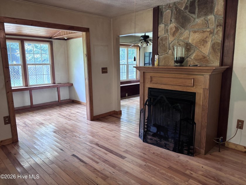 Rare Opportunity! Nestled in the beautiful mountains of Western - photo 3