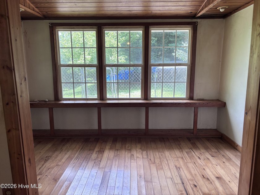 Rare Opportunity! Nestled in the beautiful mountains of Western - photo 4