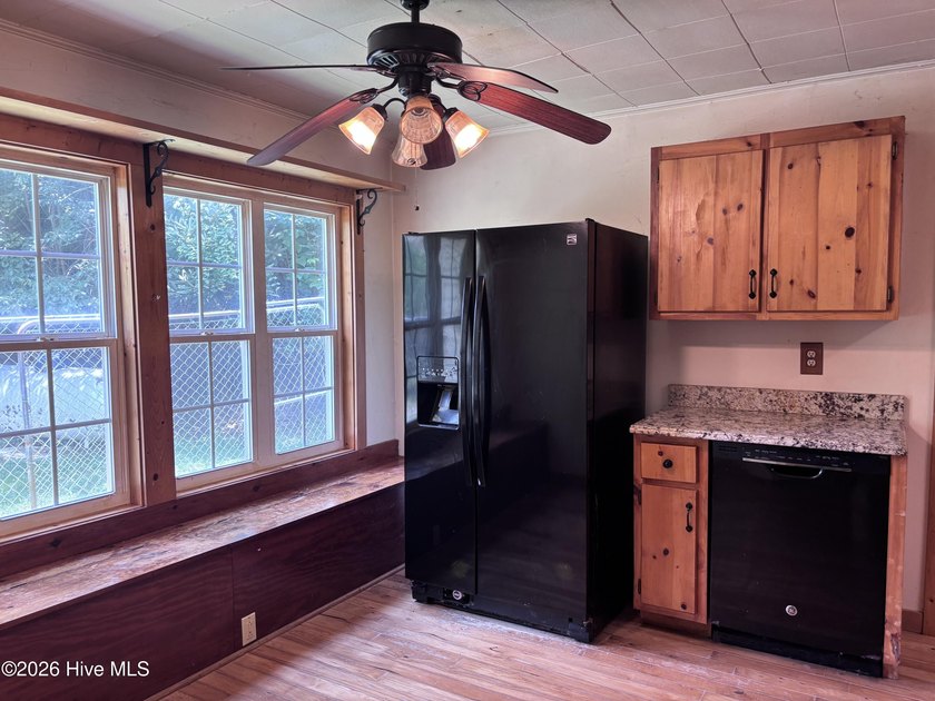 Rare Opportunity! Nestled in the beautiful mountains of Western - photo 6