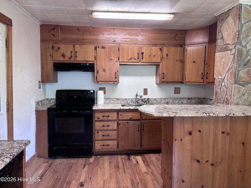 Rare Opportunity! Nestled in the beautiful mountains of Western - photo 7