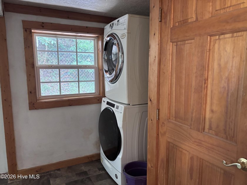 Rare Opportunity! Nestled in the beautiful mountains of Western - photo 8