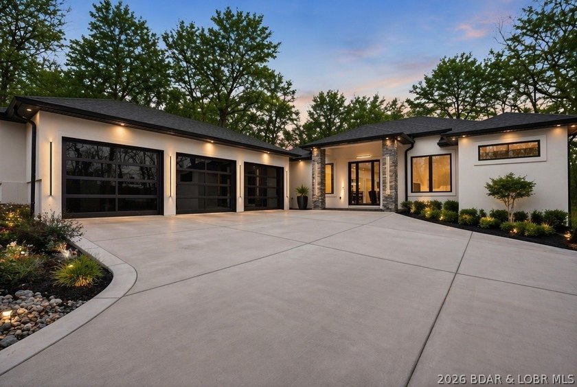 Welcome to your new modern retreat in Porto Cima. This stunning - photo 2
