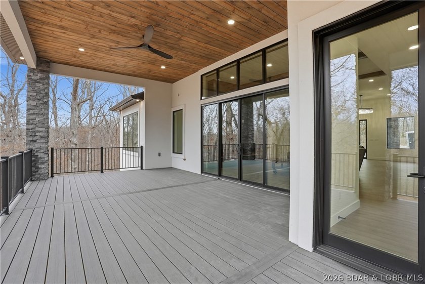 Welcome to your new modern retreat in Porto Cima. This stunning - photo 9