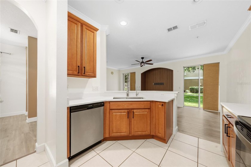 Under contract-accepting backup offers. Beautifully maintained - photo 11