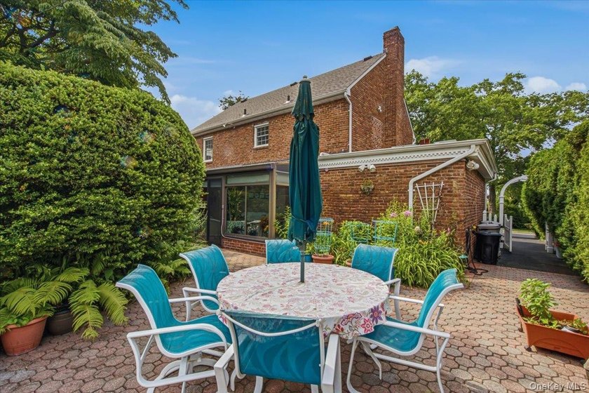 Beautifully landscaped Center Hall Colonial in a most desirable - photo 11