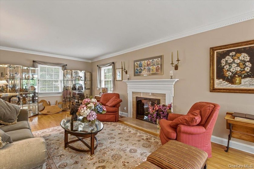 Beautifully landscaped Center Hall Colonial in a most desirable - photo 14