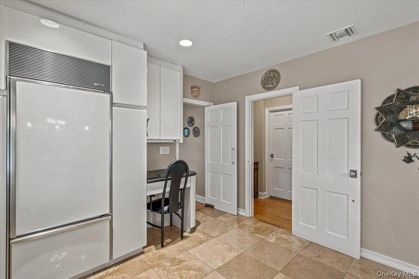 Beautifully landscaped Center Hall Colonial in a most desirable - photo 16