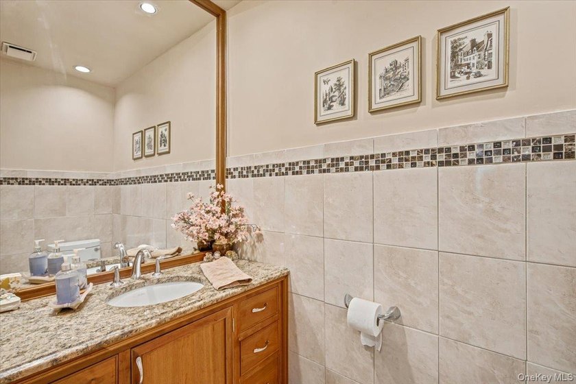 Beautifully landscaped Center Hall Colonial in a most desirable - photo 21