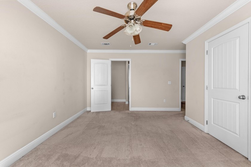 Spacious 3-bedroom, 2.5-bathroom townhome located just minutes - photo 23