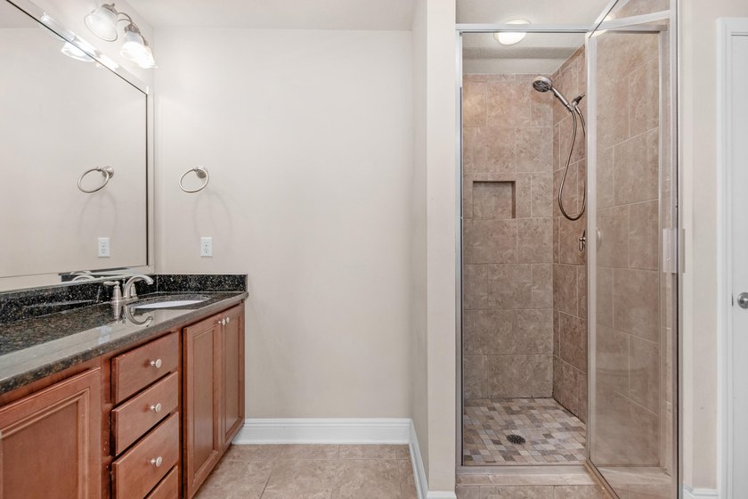 Spacious 3-bedroom, 2.5-bathroom townhome located just minutes - photo 24