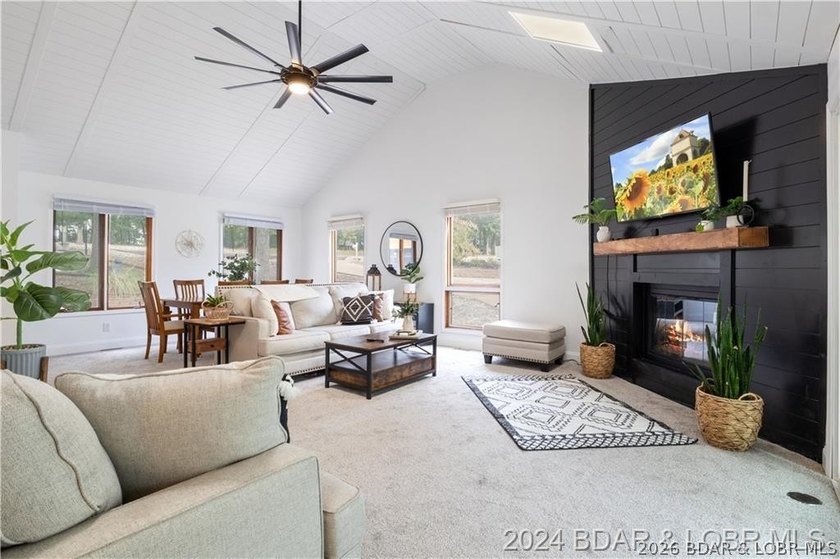 You will love this beautifully remodeled, partially furnished - photo 9