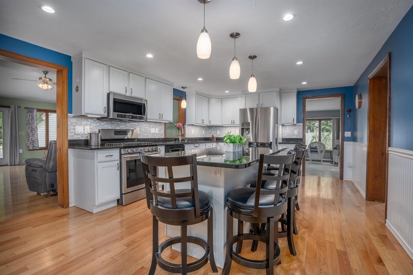 Sprawling and versatile, this impressive Loudon property offers - photo 6