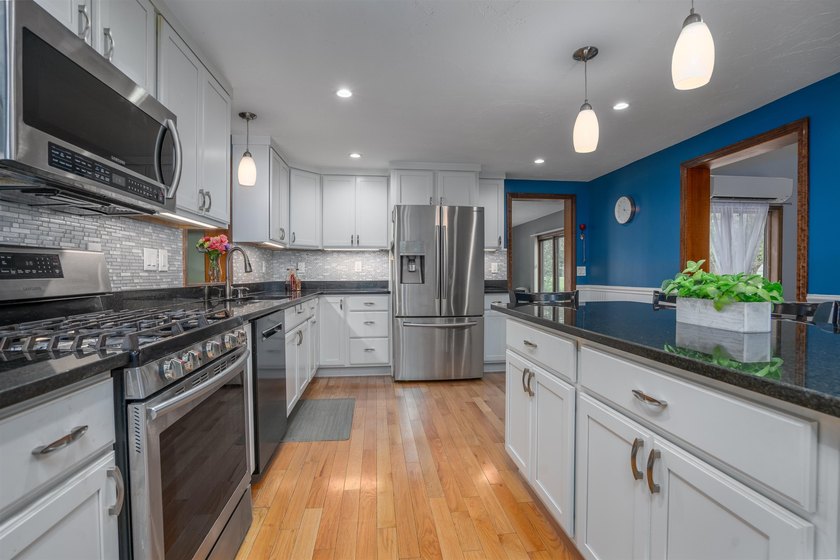 Sprawling and versatile, this impressive Loudon property offers - photo 7