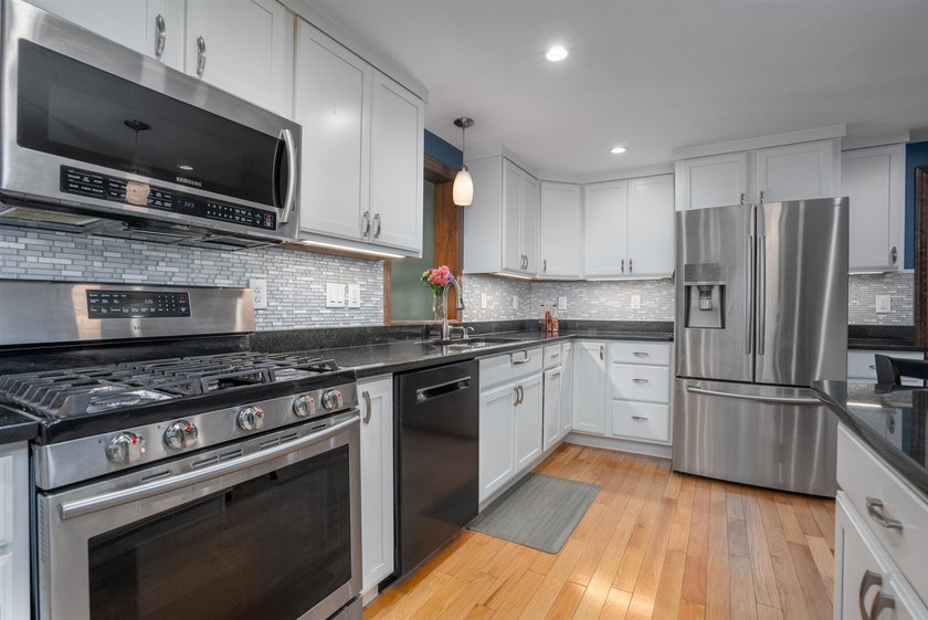 Sprawling and versatile, this impressive Loudon property offers - photo 8