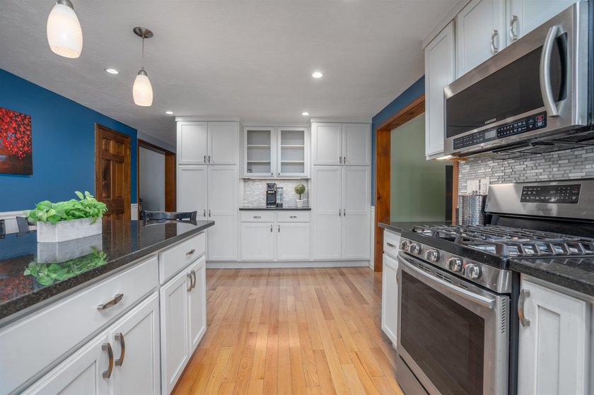 Sprawling and versatile, this impressive Loudon property offers - photo 9