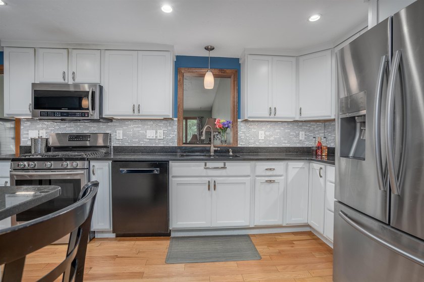 Sprawling and versatile, this impressive Loudon property offers - photo 10