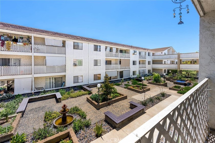 Welcome home to the Lindenwood condos! This beautifully - photo 9